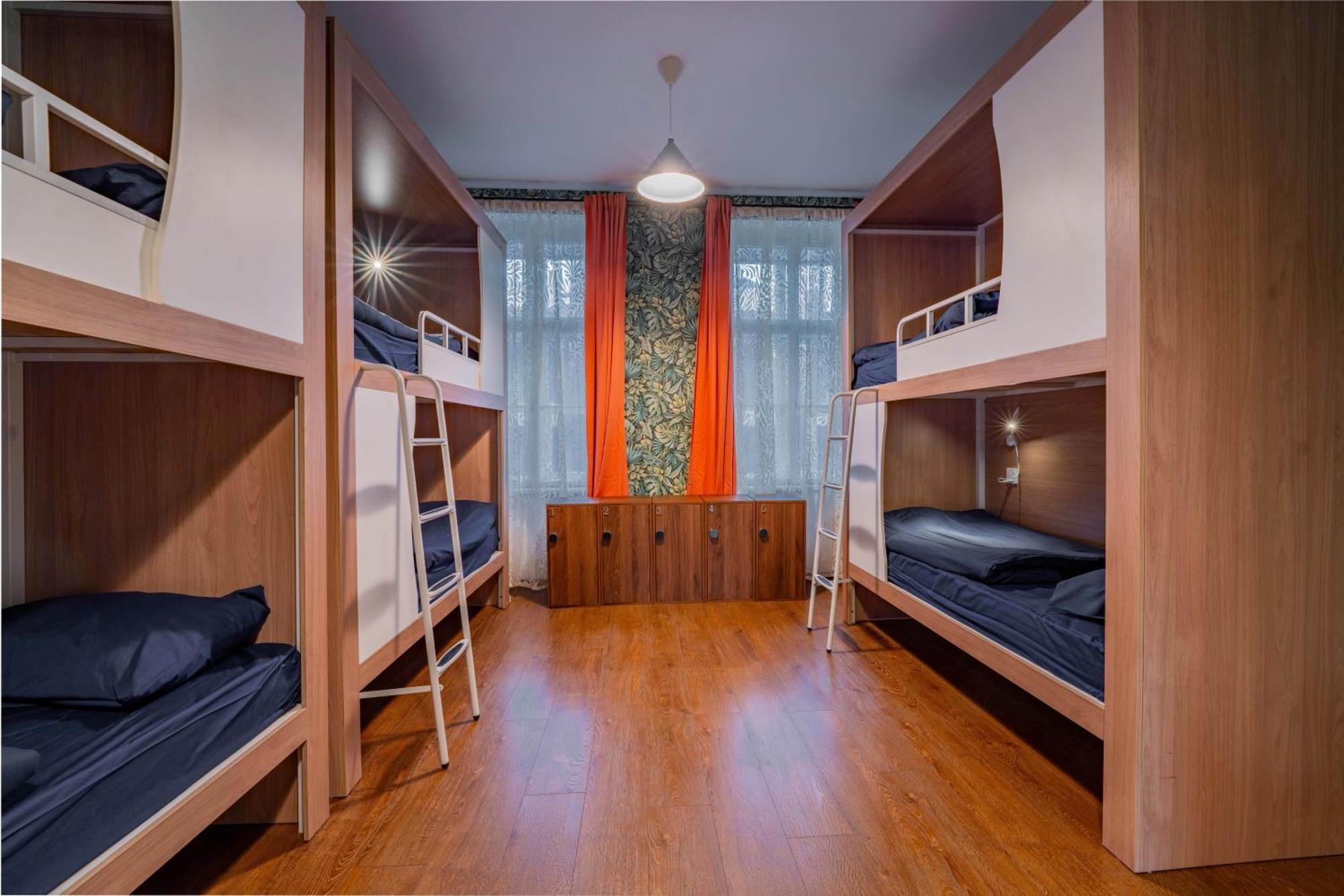 Stellar Female Hostel Прага Екстер'єр фото
